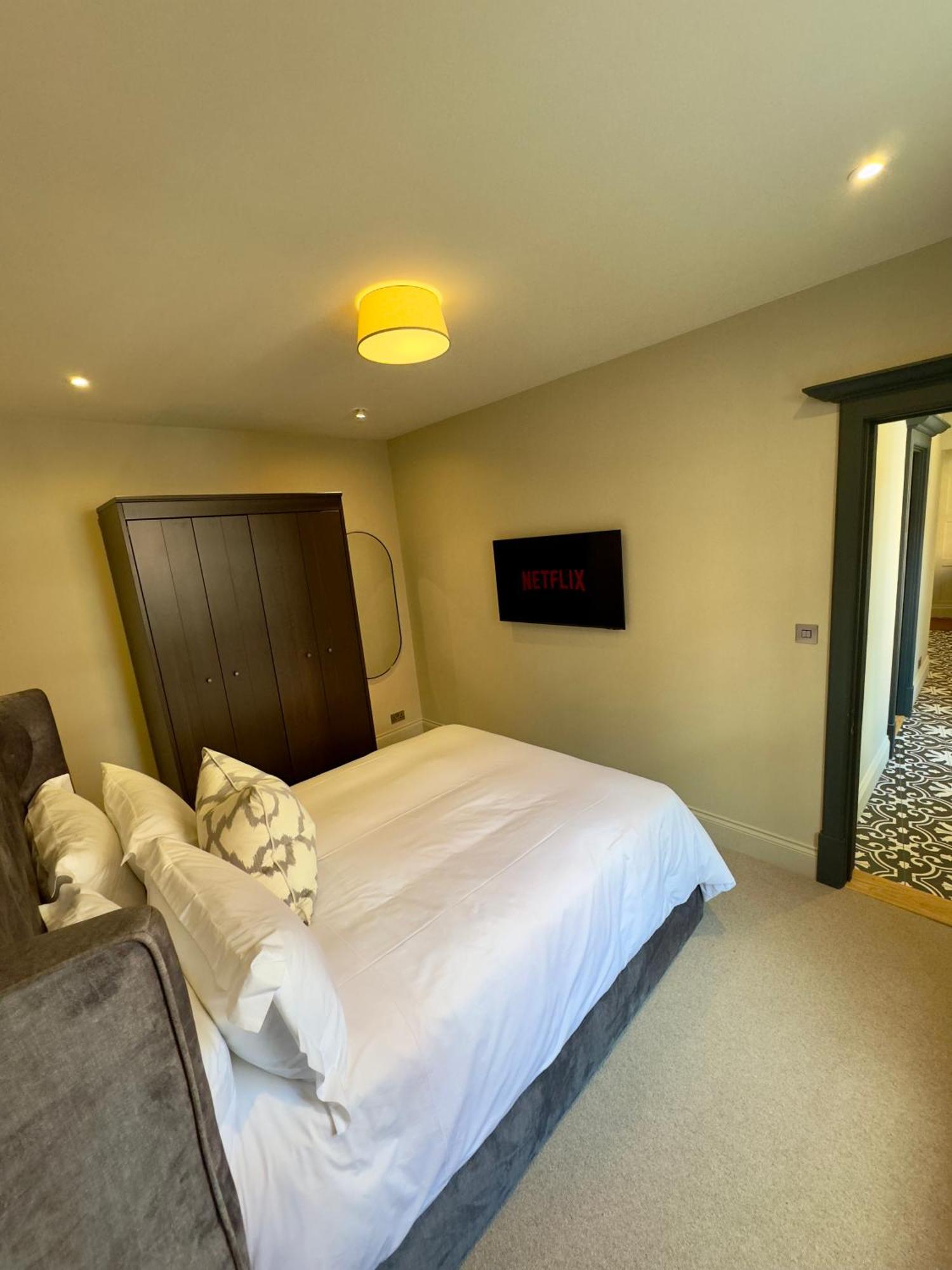 Macbeths Corner High End Luxury Apartment In Centre With Parking Stratford-upon-Avon Exterior photo