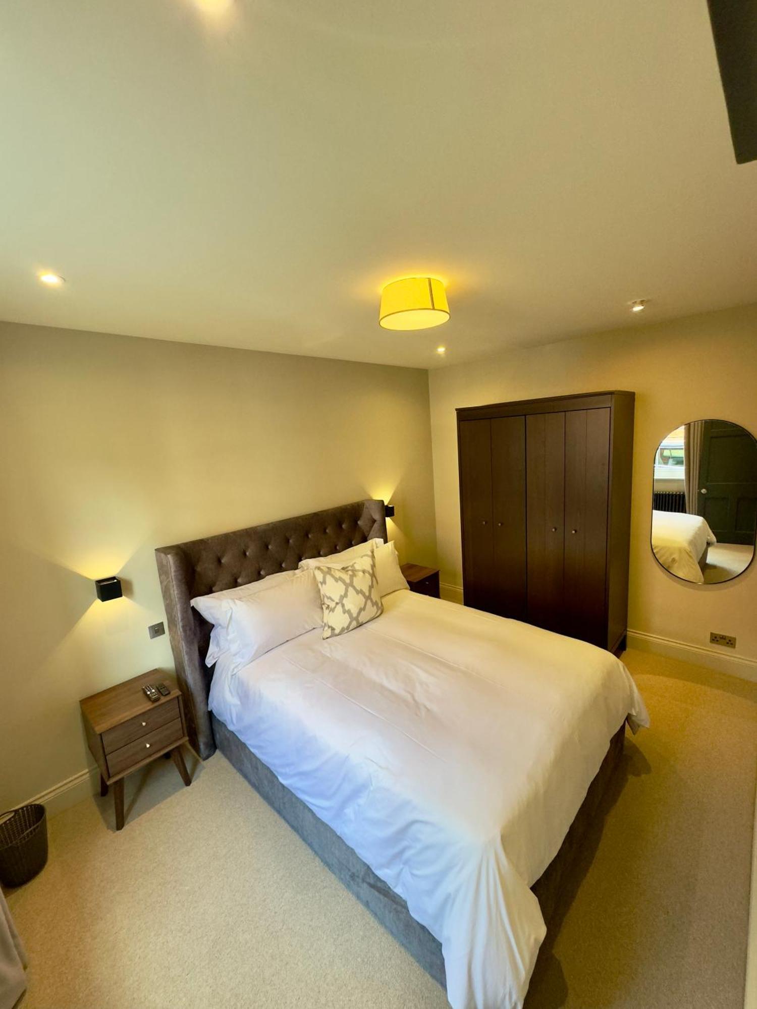 Macbeths Corner High End Luxury Apartment In Centre With Parking Stratford-upon-Avon Exterior photo