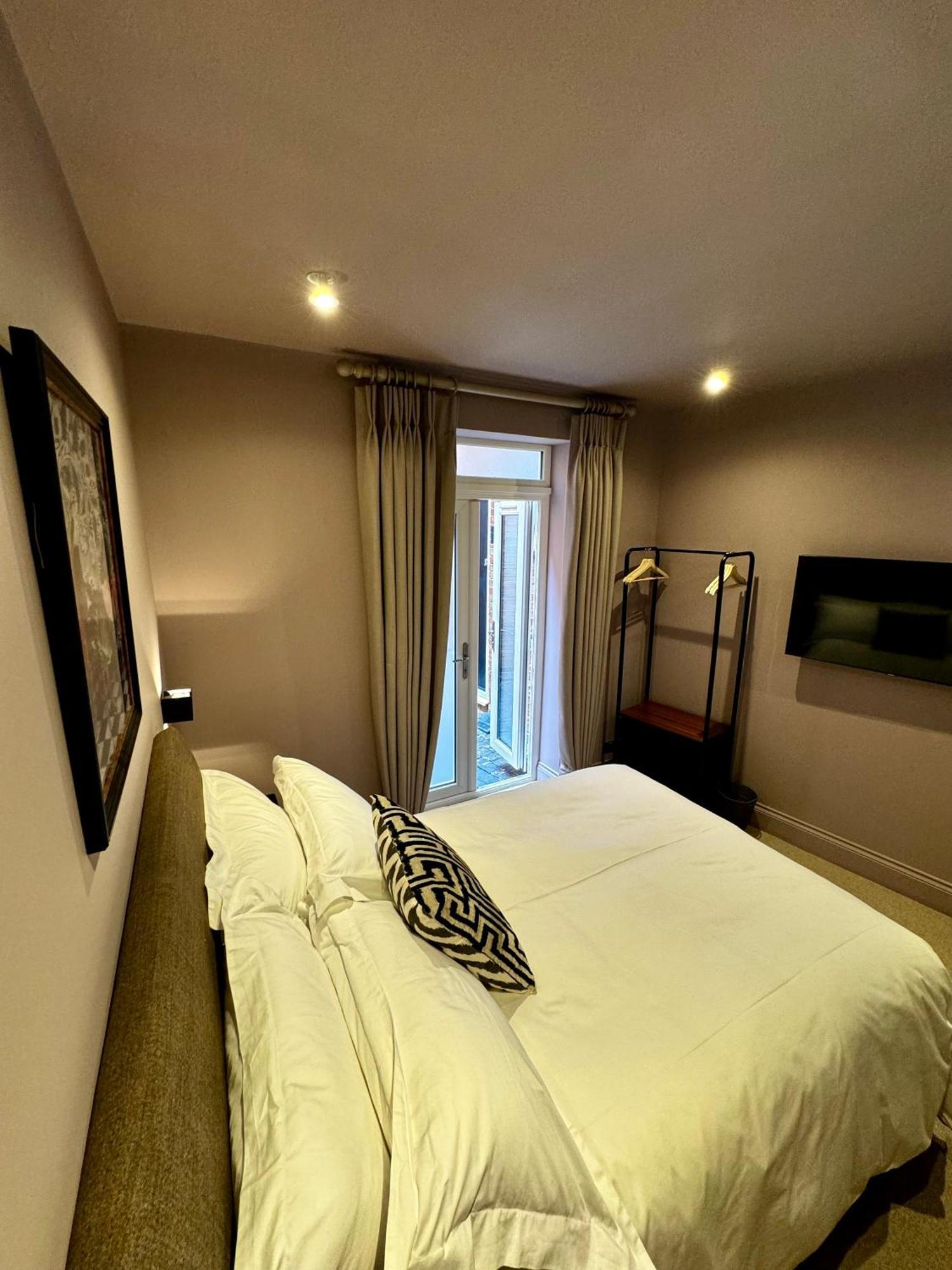 Macbeths Corner High End Luxury Apartment In Centre With Parking Stratford-upon-Avon Exterior photo